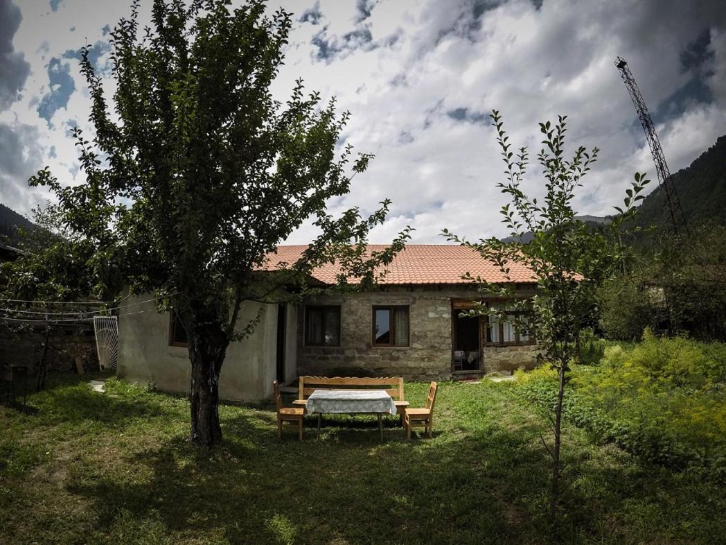 Keti Pilpani Guesthouse Mestia Exterior foto